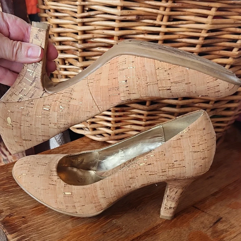 Sofft Eurosoft Pump Women’s‎ Size 10 Tan Cork Upper Gold Fleck Accents